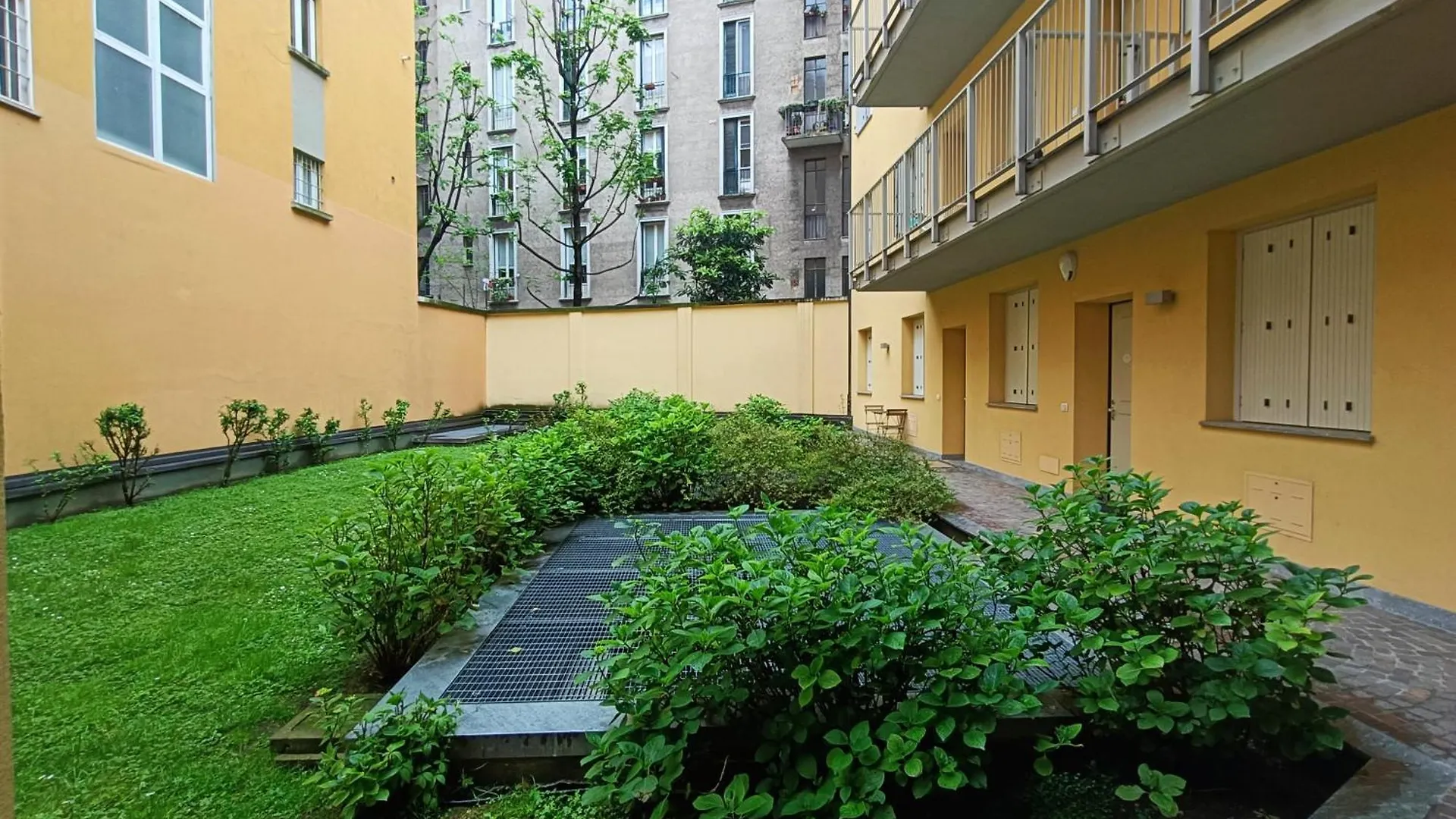 Yr Apartments Milan - Navigli 0*,  Italy